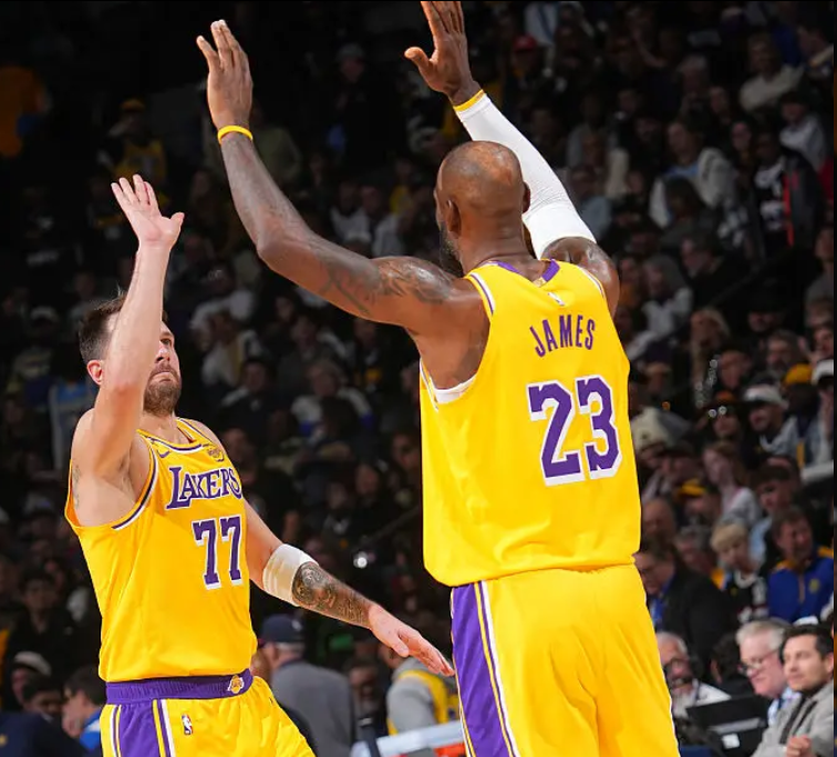 开云-狂野西部！西部第三至第七争夺超激烈 3队胜场数相同 湖人再进前6